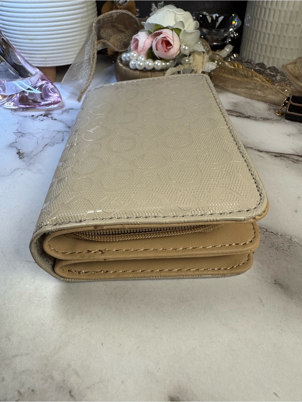 Guess Wallet - Picture 7 of 9